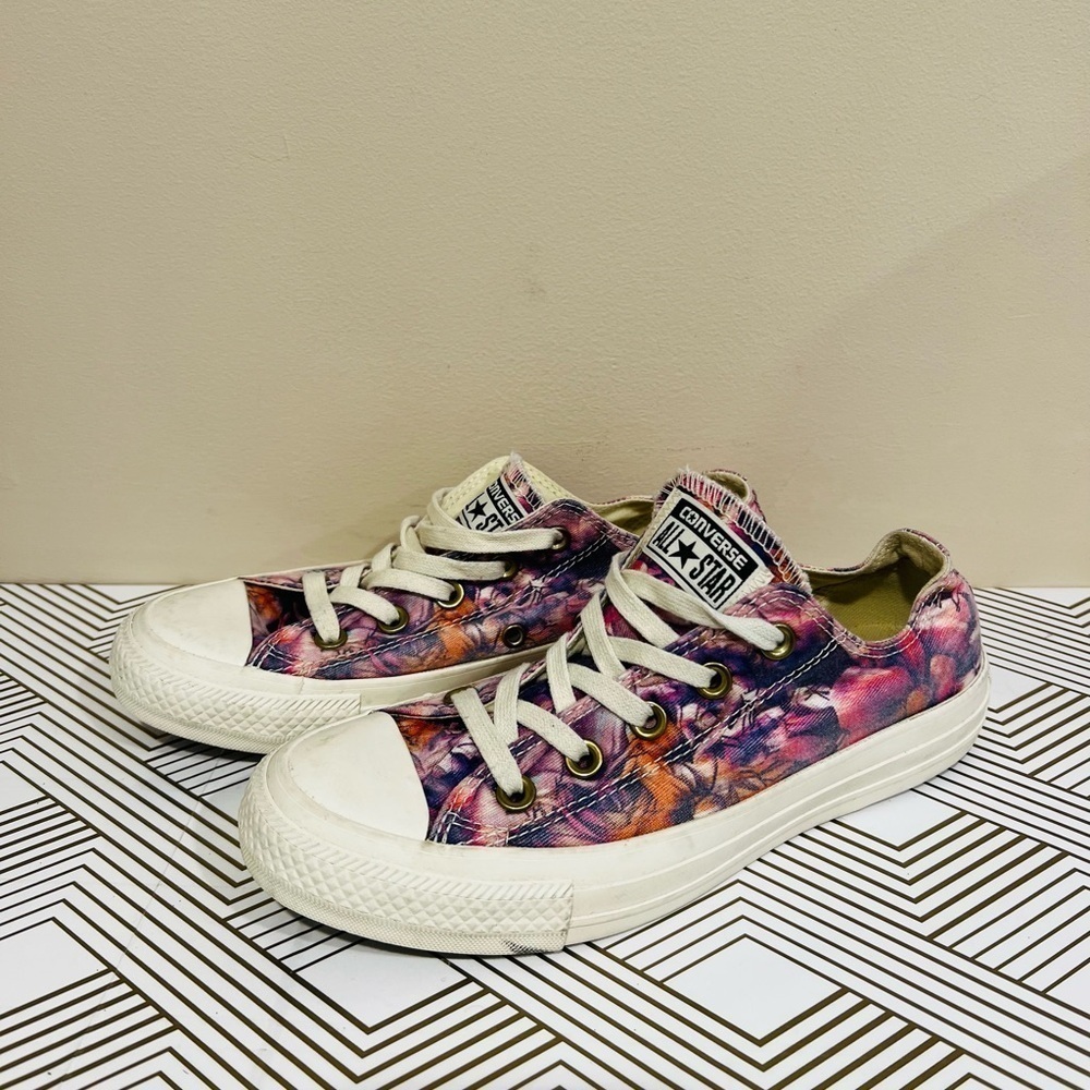 🔥Converse Women’s Size 6 Like New🔥